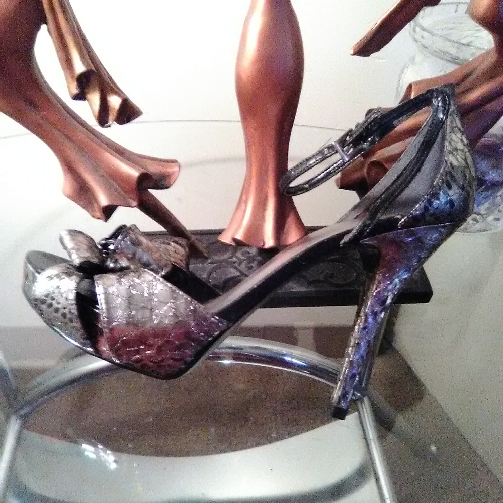 Guess Heels - Picture 3 of 5